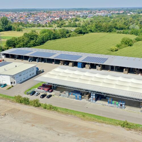Effiziente Lagerhaltung und moderne Logistik bilden die Grundlage für den weltweiten Einsatz mobiler Tribünen und temporärer Veranstaltungslösungen.